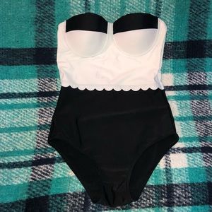 Super cute classic style black & white one piece!!